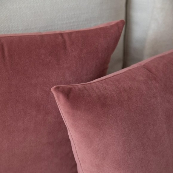 Set of 2 Mauve Soft Velvet Pillow Covers 18 Inch Rose Pink Square Zip Pillows - Picture 5 of 7